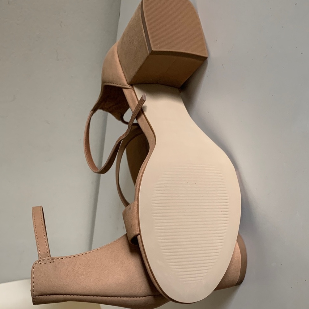 NEW Steve Madden Beige Ankle Strap Heels - Picture 4 of 4